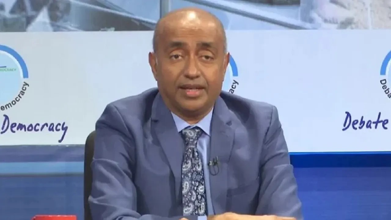 পদে থেকেও নির্বাচন করা যায়, সংবিধানে কোনও বাধা নেই: অ্যাটর্নি জেনারেল